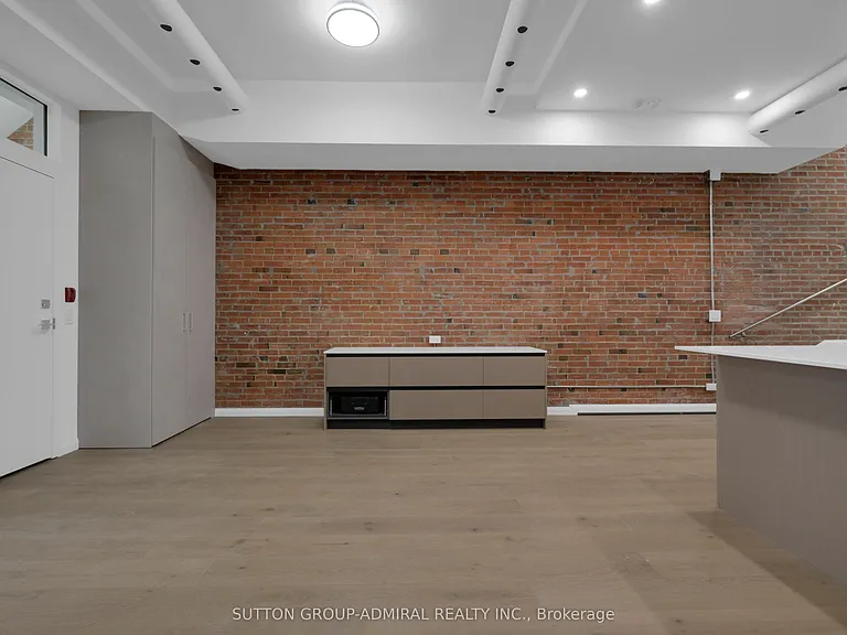 647 College St #101 — Photo 20