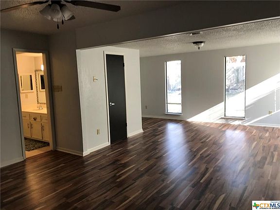 3rd image of 805 Cedar Oaks Ln