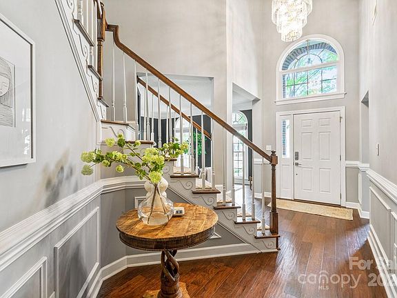 3rd image of 5835 Kinglet Ln