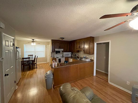 2nd image of 211 Glenwood Ln APT 4