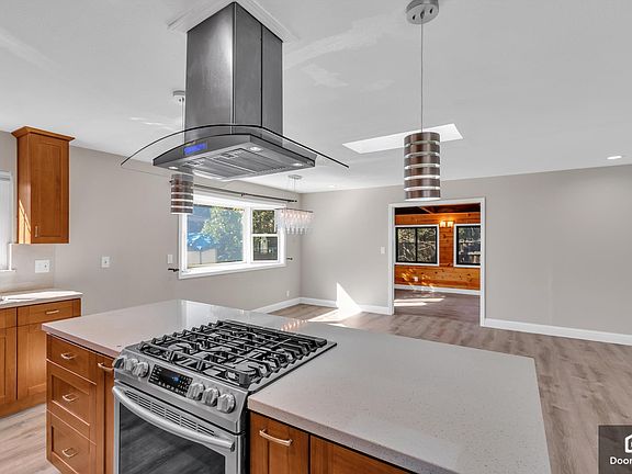4th image of 402 Marylinn Dr