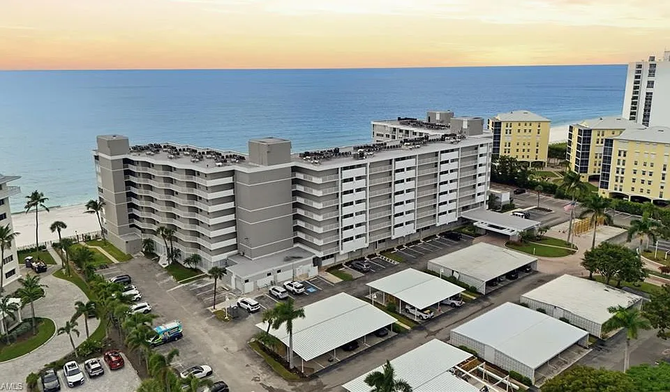3443 Gulf Shore Blvd N #814