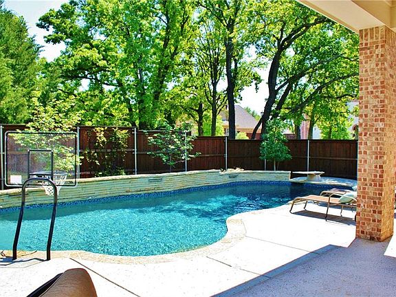 3rd image of 160 Amberwood Dr