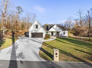 1235 Foxwood Dr, Sevierville, TN 37862