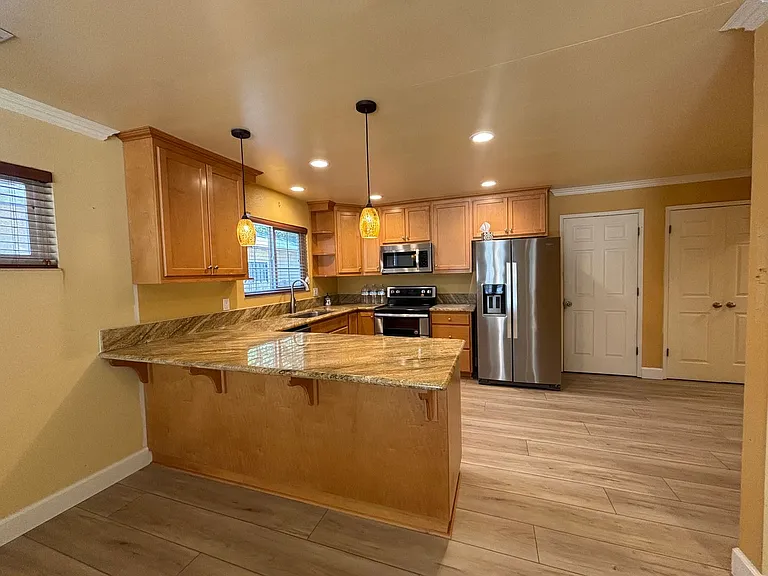 401 Klamath Dr — Photo 4
