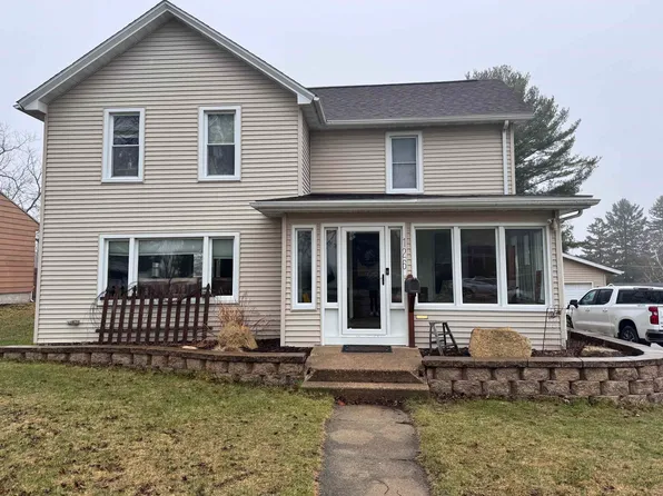 126 E North St, Dodgeville, WI 53533