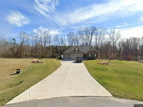 5000 Labella Ct, Kernersville, NC 27284