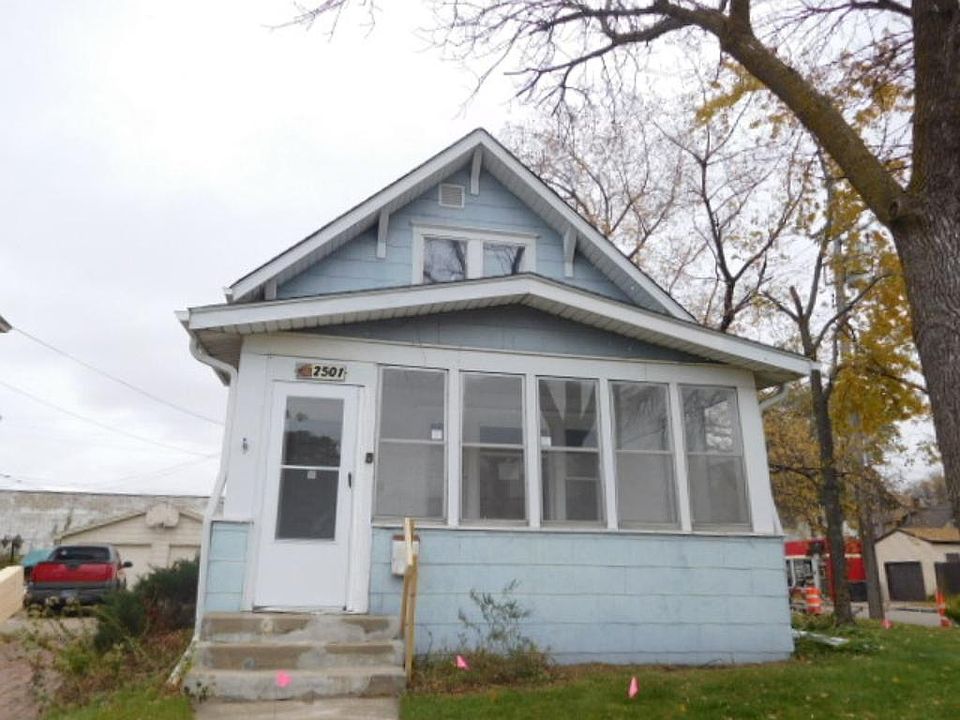 1st image of 2501 5th St NE