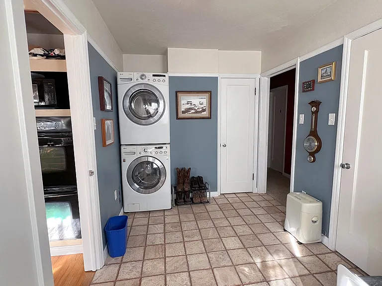 Laundry / Mudroom
