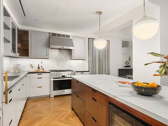 4th image of 275 W 10th St APT Mb