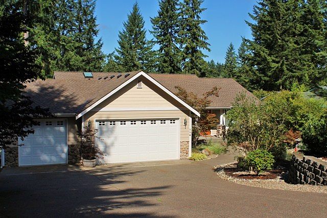 Lovely golf course home