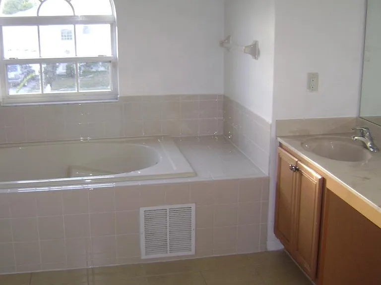 505 Elbridge Pl — Photo 5