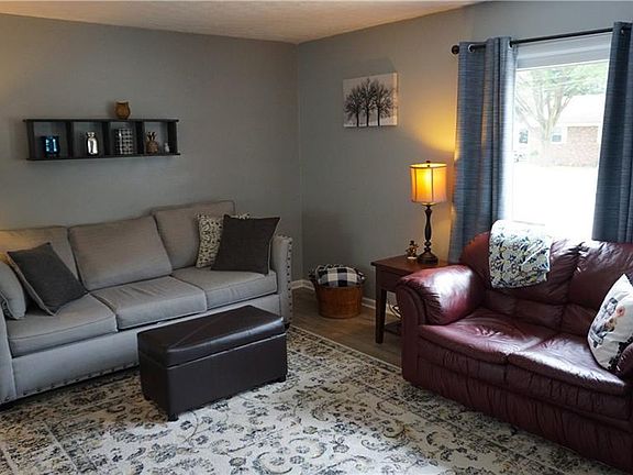 4th image of 399 Pickwick Ln