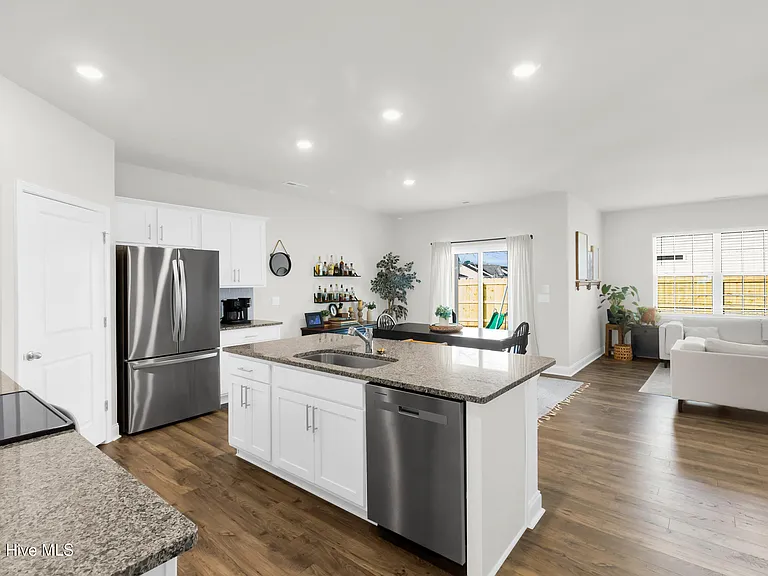 501 Dakota Ave — Photo 13