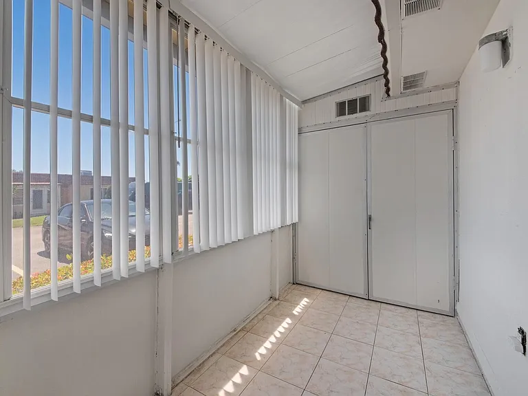 274 Seville Ct #L — Photo 12