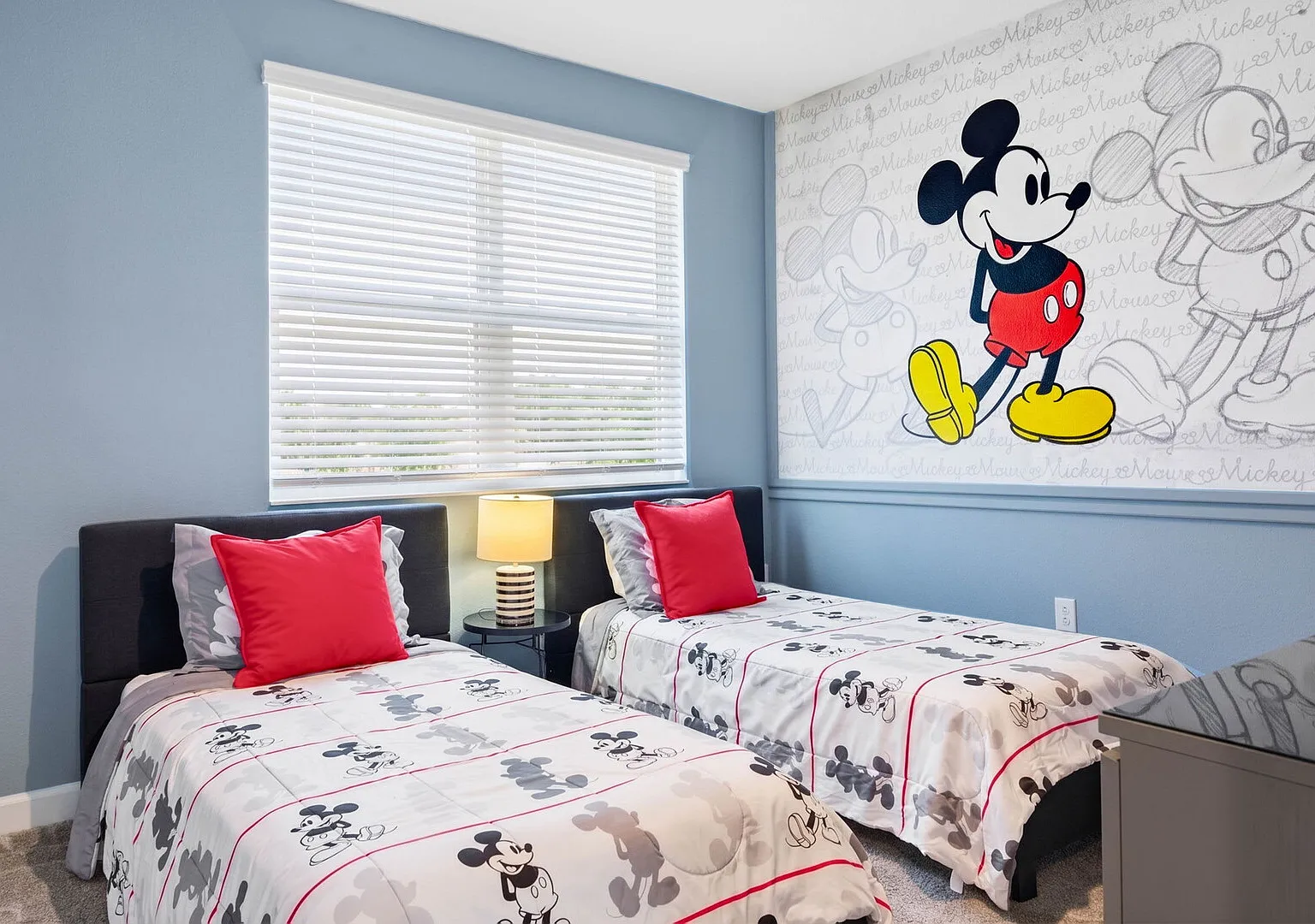 5BR Family Home, Pool, Theme Beds, Space, Location — Photo 4