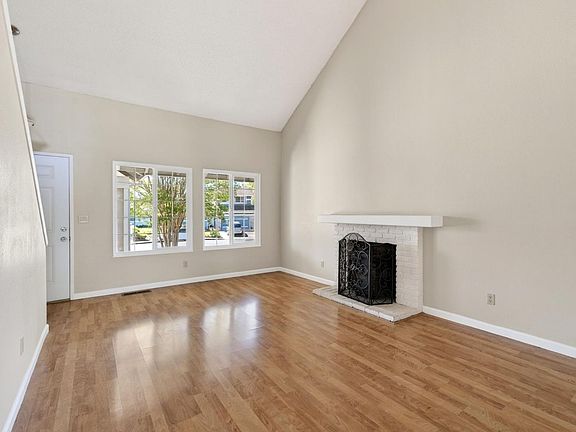 5th image of 1508 Gladstone Way