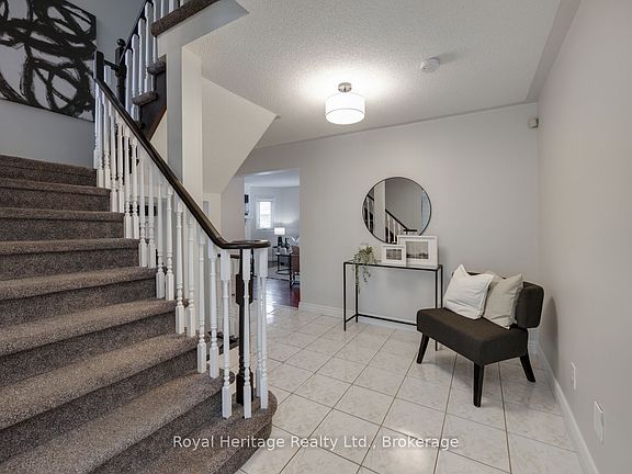 5th image of 16 Donald Wilson St