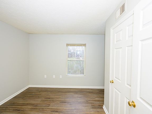 5th image of 621 Stewart St #108