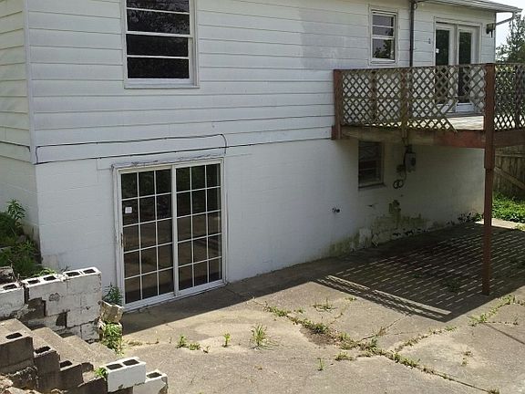 5th image of 907 S New Hampshire Ave