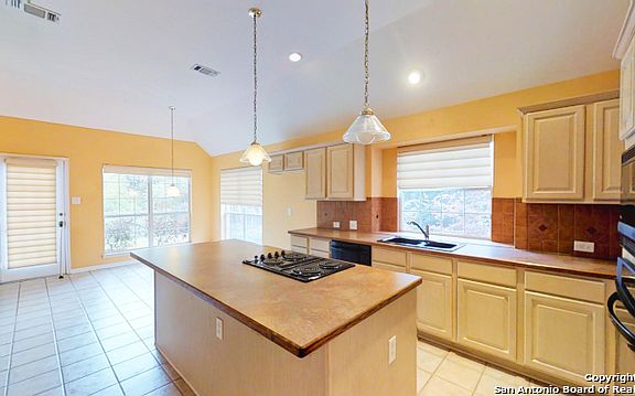 3rd image of 76 Spring Lake Dr