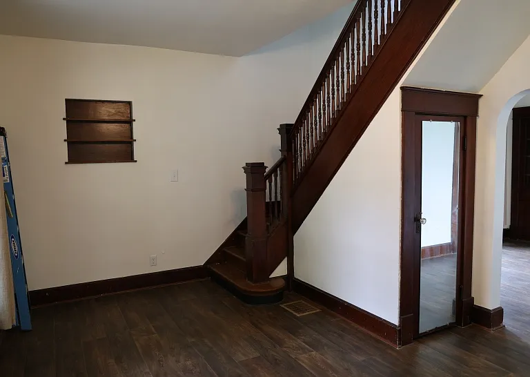 228 N Poplar St — Photo 8
