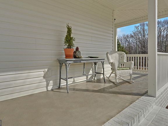 4th image of 1152 Bert Moorhead Rd