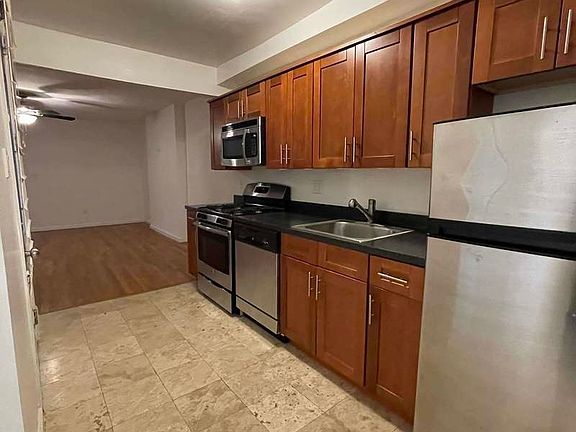 4th image of 258 W 73rd St #111
