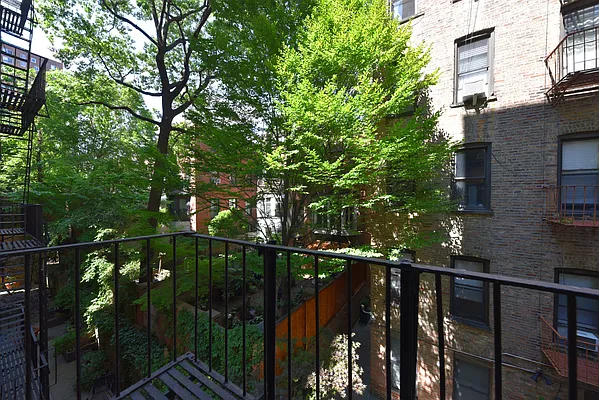 Rented by Buchbinder & Warren | media 21