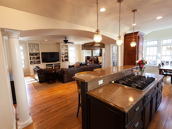 5th image of 1726 Chapel Ct