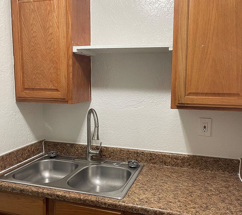 2nd image of 330 Vermont St NE APT B