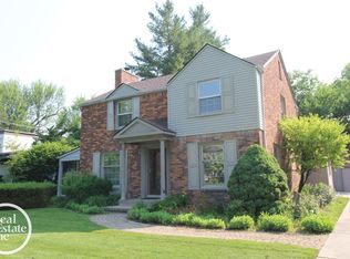 880 Pemberton Rd, Grosse Pointe Park, MI 48230