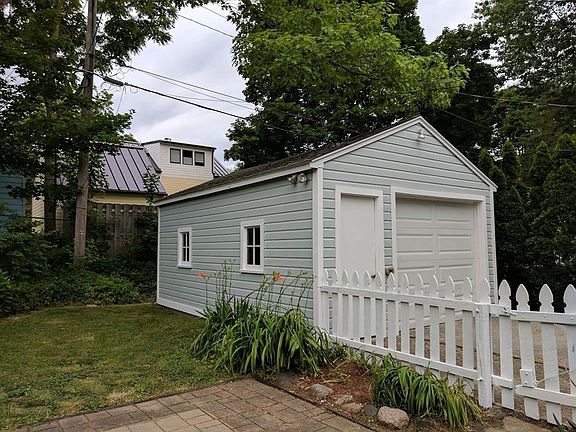 3rd image of 309 Brierwood St