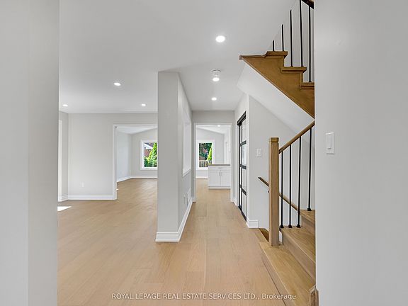 2nd image of 3955 Foxwood Ave