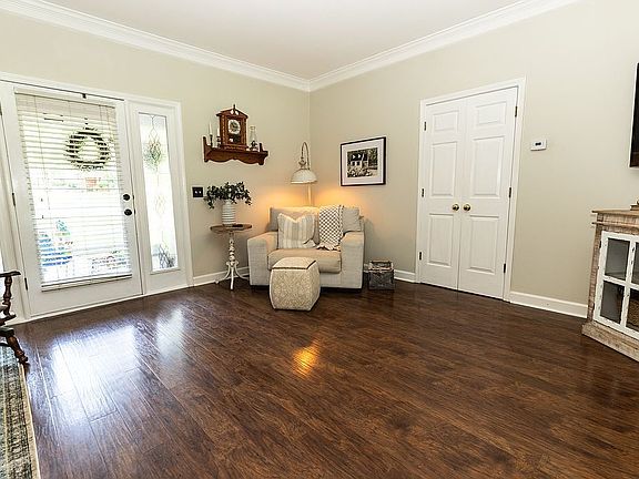 5th image of 1435 Wesley Dr