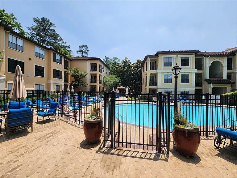 3777 Peachtree Rd NE #1035 — Photo 30