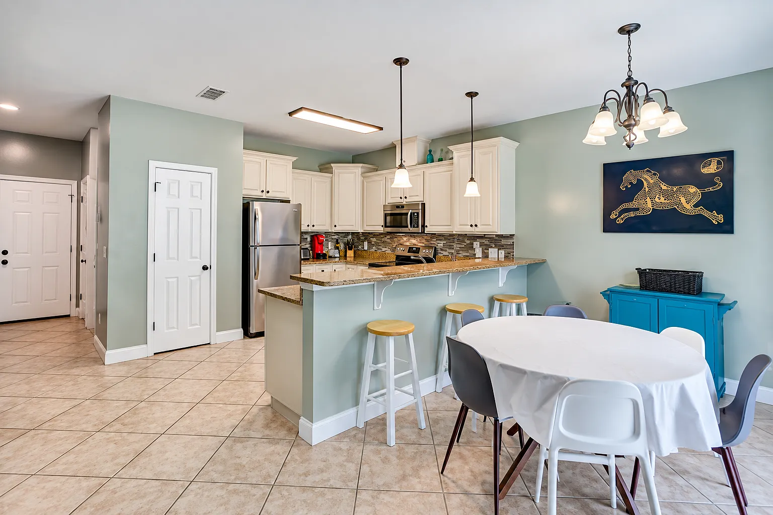 4 bed, 3.5 bath, 1914 sqft, $2,395 — Photo 3
