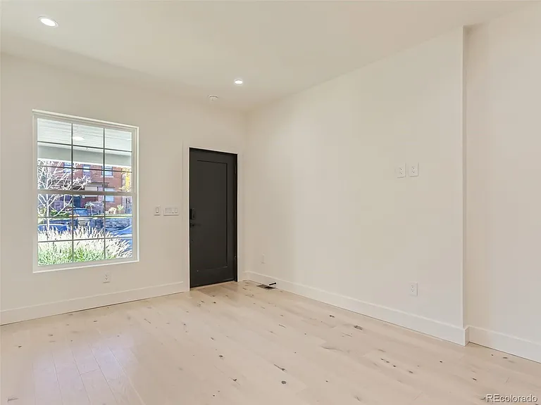 11 N Pennsylvania St — Photo 5
