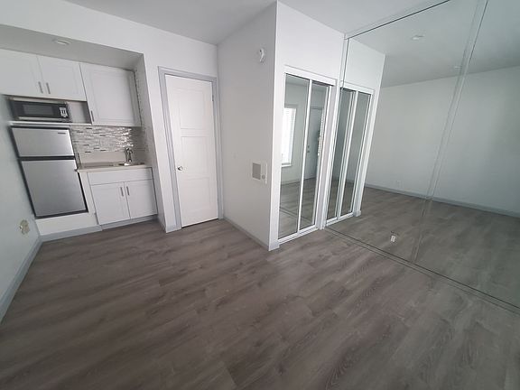 4th image of 5465 E 2nd St #11