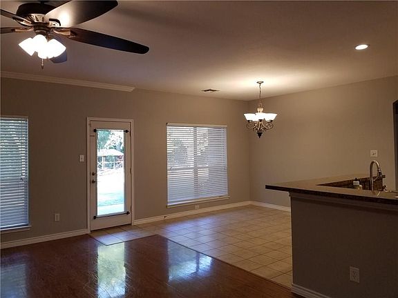 5th image of 328 Plantation Dr E