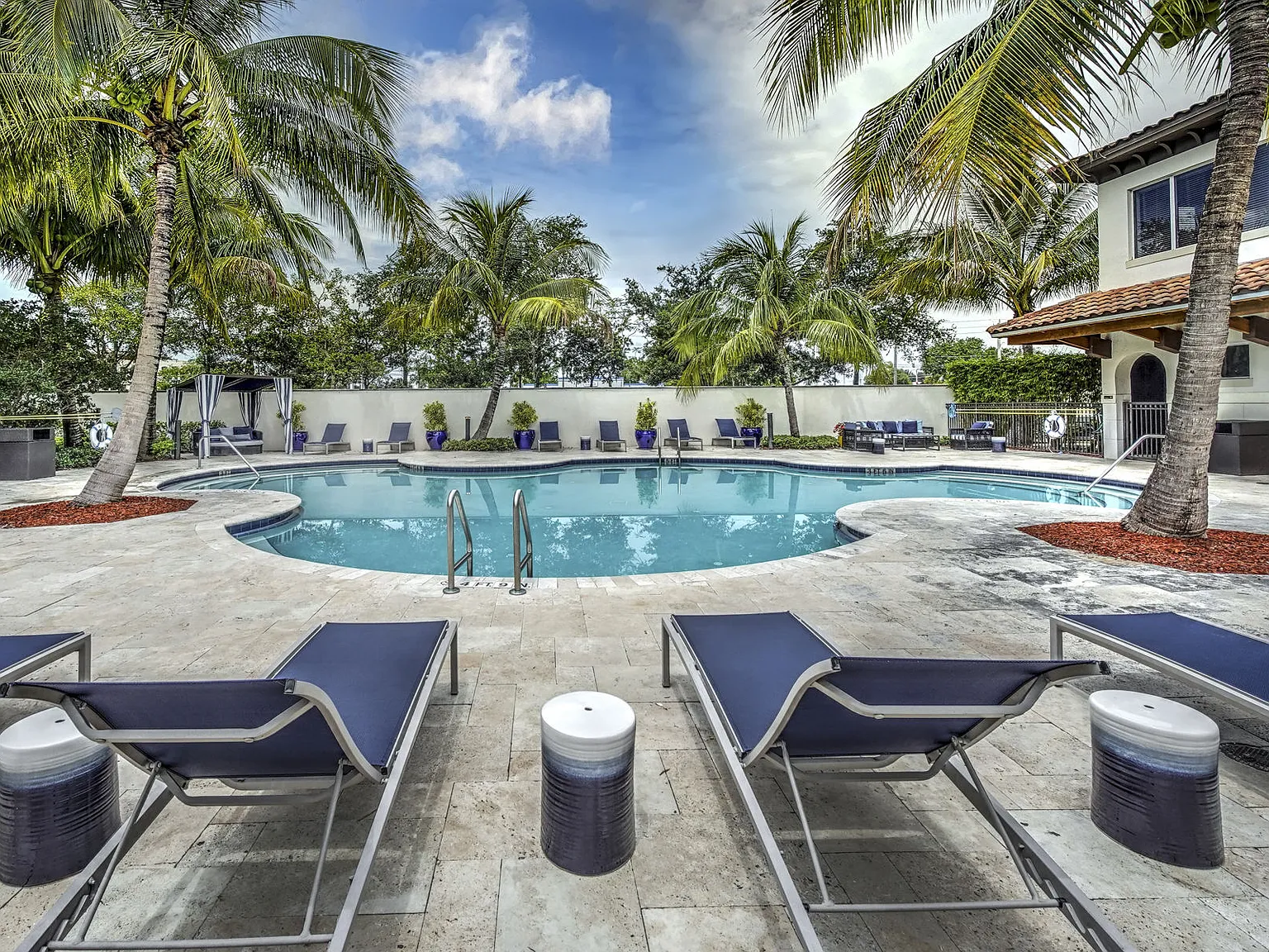 Solle Davie Luxury Apartments — Photo 2