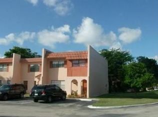 1 Laredo Pl, Davie, FL 33324