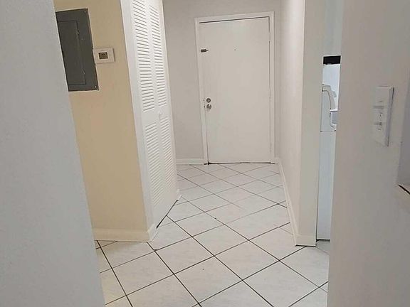 3rd image of 4111 Stirling Rd APT 406