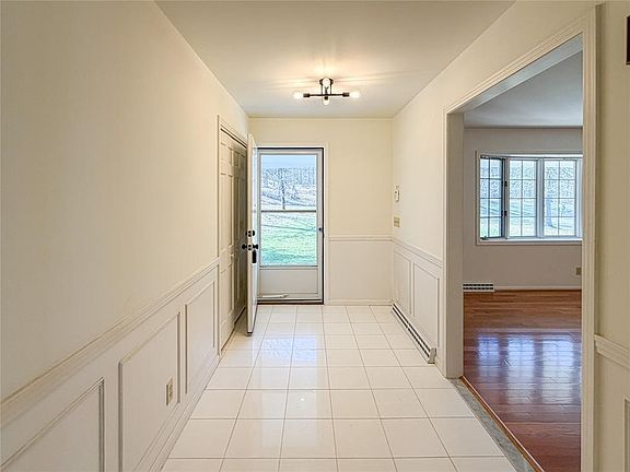 4th image of 487 Jackson Park Dr