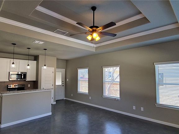 4th image of 901 E Seidemann St #2