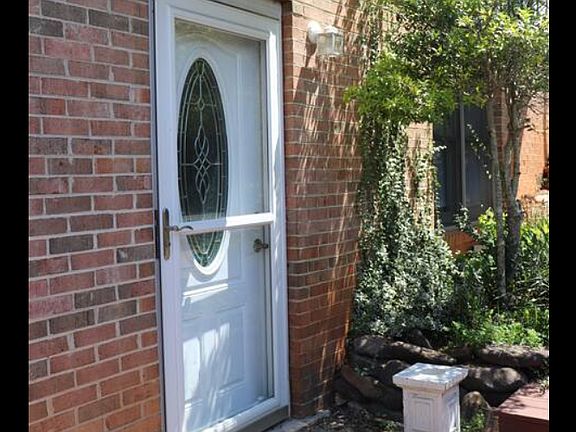 2nd image of 889 Preston Dr #1