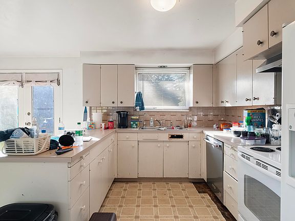 5th image of 8303 N Weipert Dr