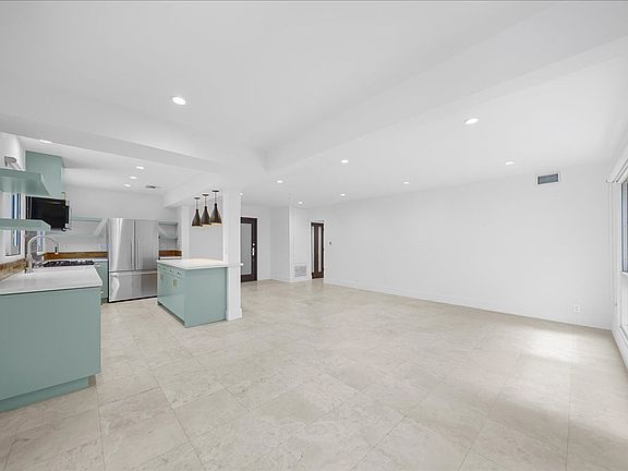 3rd image of 210 S Hamilton Dr APT 5