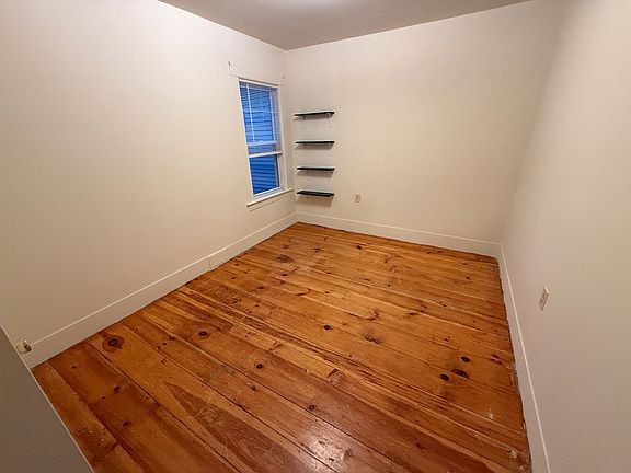 3rd image of 1085 Middlesex St #4