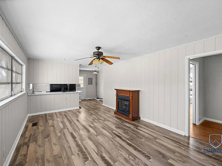 806 4th St SW — Photo 5